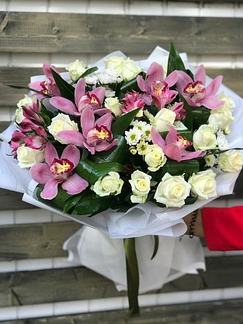 Букет цветов из: Розы и Хризантемы в Юхнове