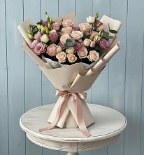 Букет цветов из:  Розы и Лизиантусы в Юхнове