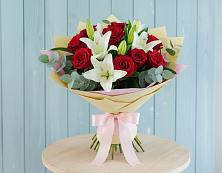 Букет цветов из:  Лилии и Розы в Юхнове