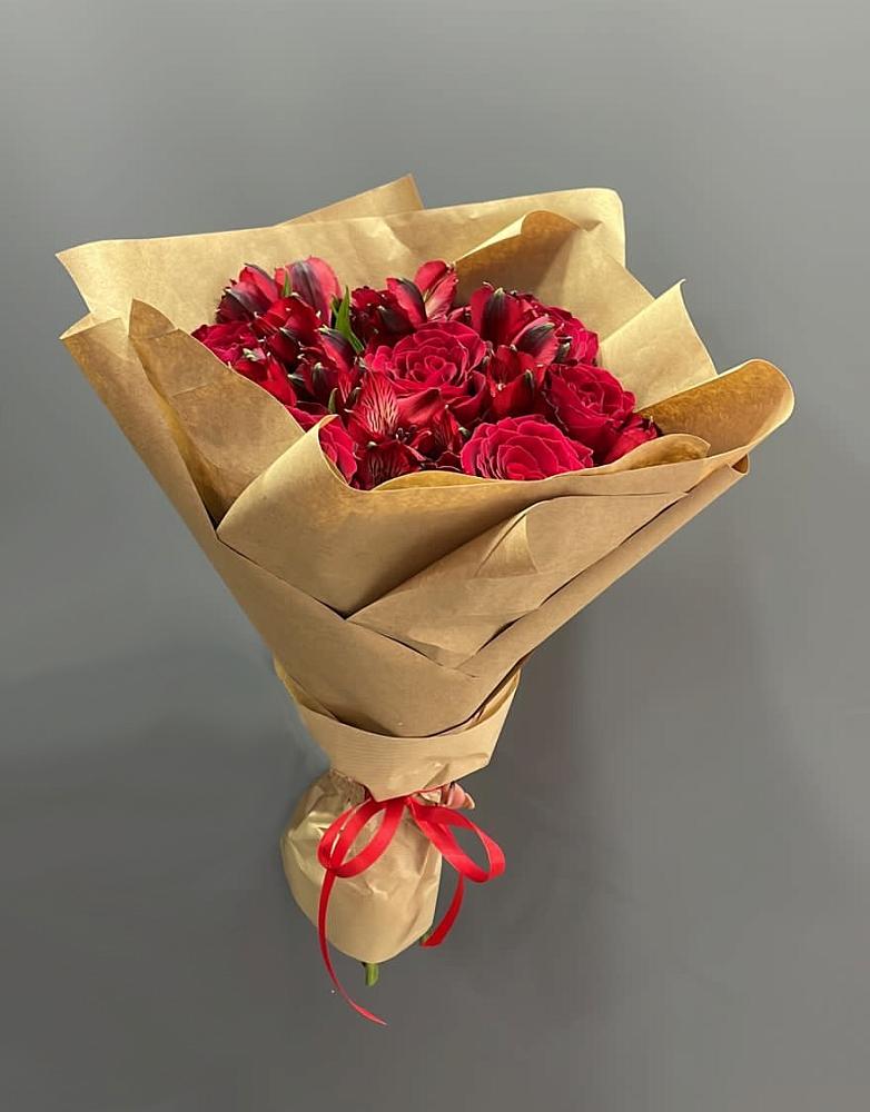 Букет цветов из: Альстромерии и Розы в Юхнове