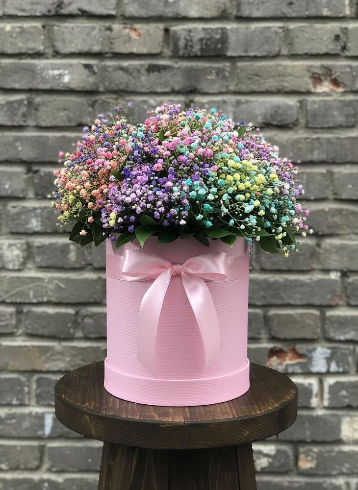 Цветочная композиция из Гипсофила и Розы в шляпной коробке в Юхнове