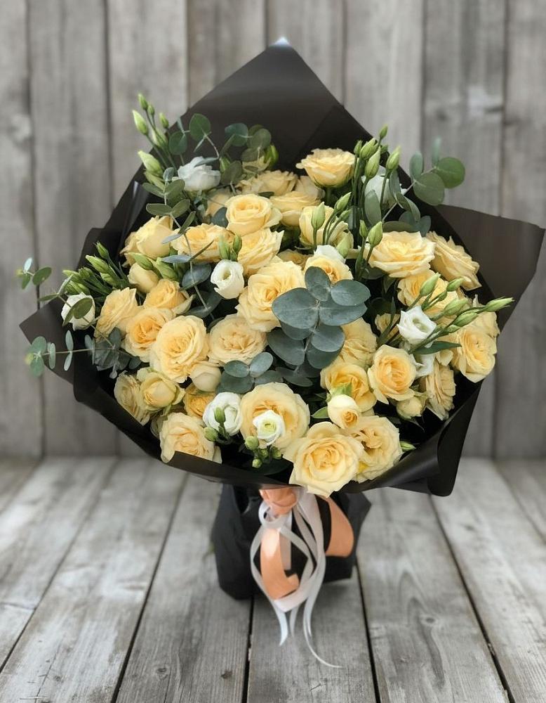 Букет цветов из: Розы и Лизиантусы в Юхнове