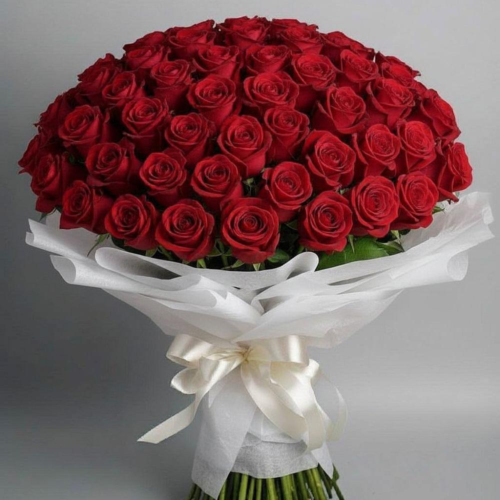 Букет 101 Красная роза Блэк Мэджик в Юхнове