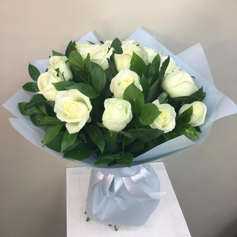 Букет 15 Белых роз Проуд в Юхнове