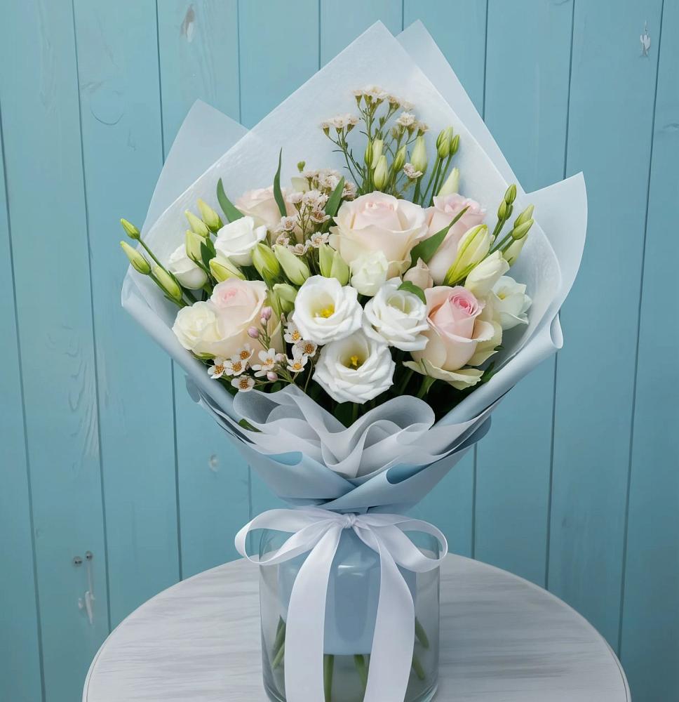 Букет цветов из: Розы и Лизиантусы в Юхнове