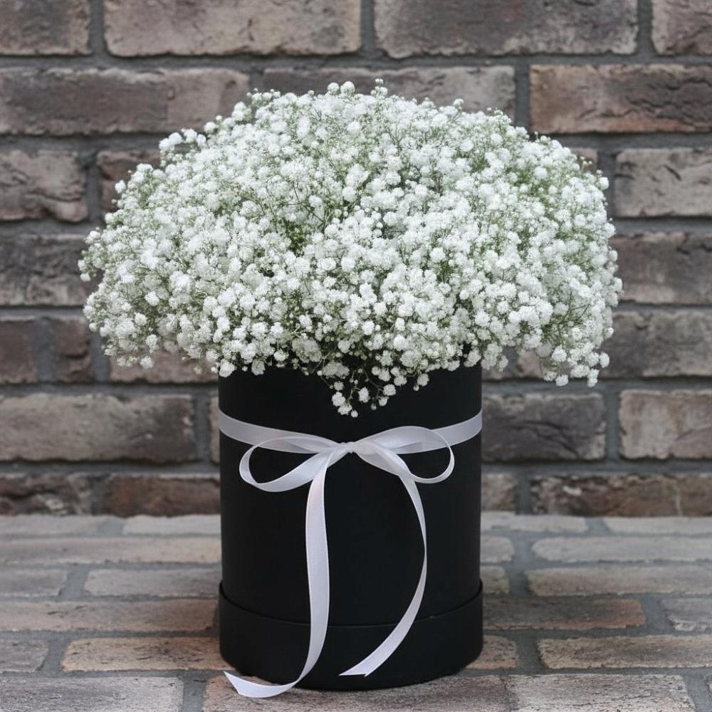 Цветочная композиция из Гипсофила в шляпной коробке в Юхнове