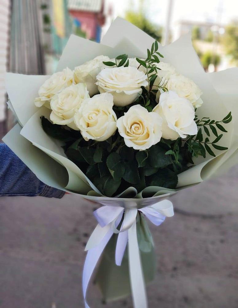 Букет Белые розы Проуд в Юхнове