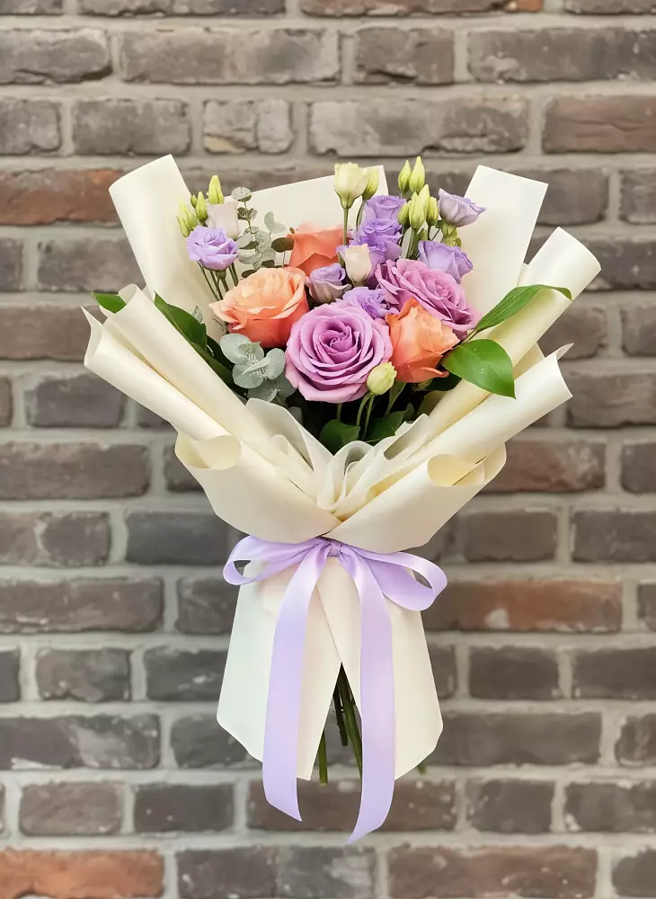 Букет цветов из: Лизиантусы и Розы в Юхнове