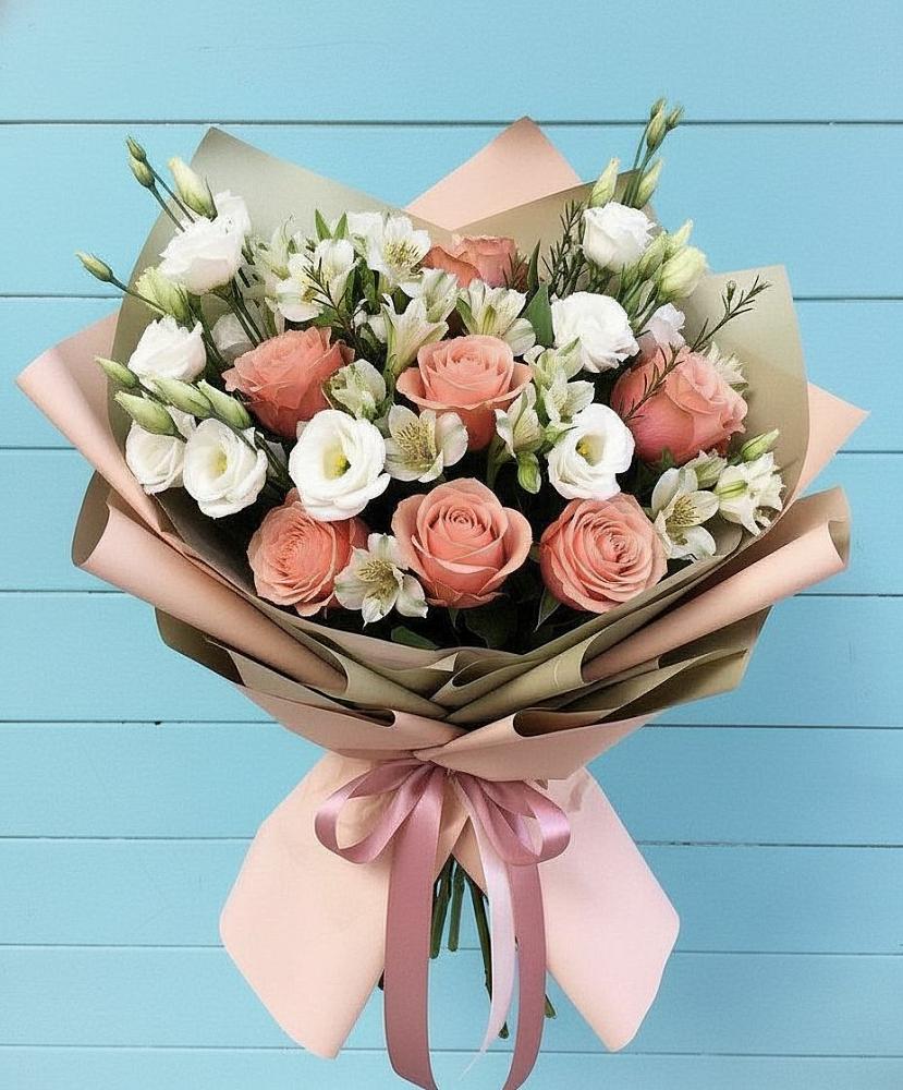 Букет цветов из: Розы, Альстромерии и Лизиантусы в Юхнове