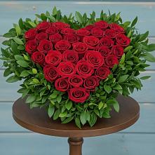 Цветочная композиция из Розы в виде сердца в Юхнове