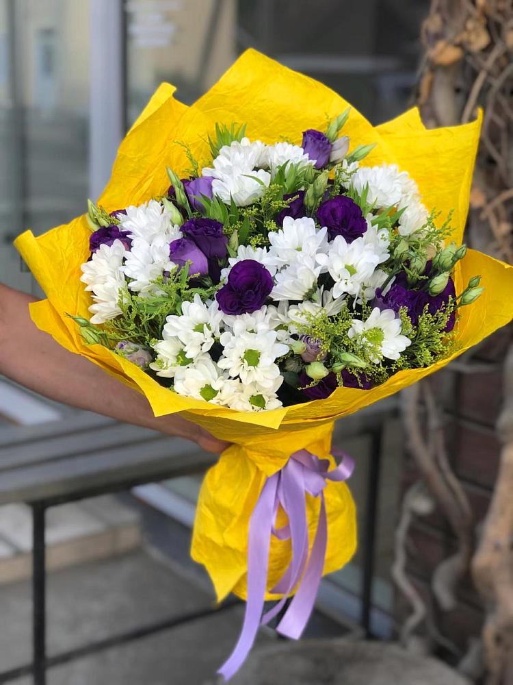 Букет цветов из: Ирисы, Хризантемы и Ромашки в Юхнове