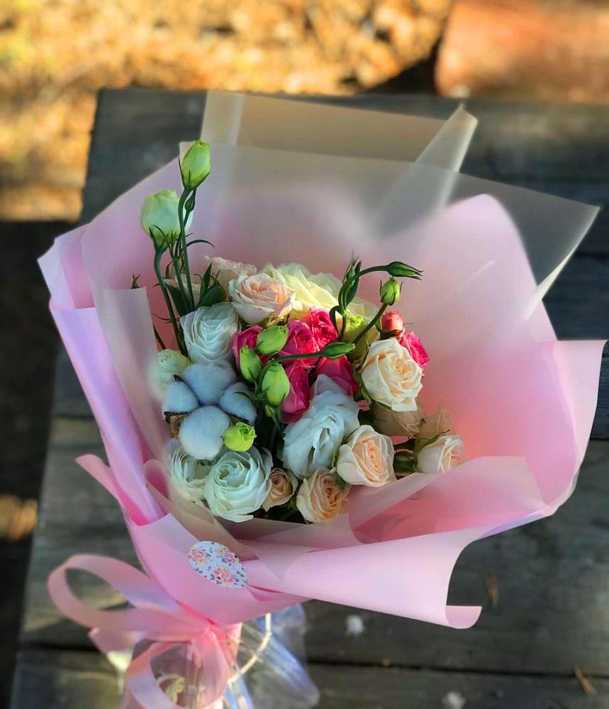 Букет цветов из: Розы и Лизиантусы в Юхнове