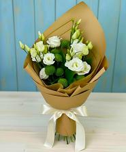 Букет цветов из:  Хризантемы и Лизиантусы в Юхнове