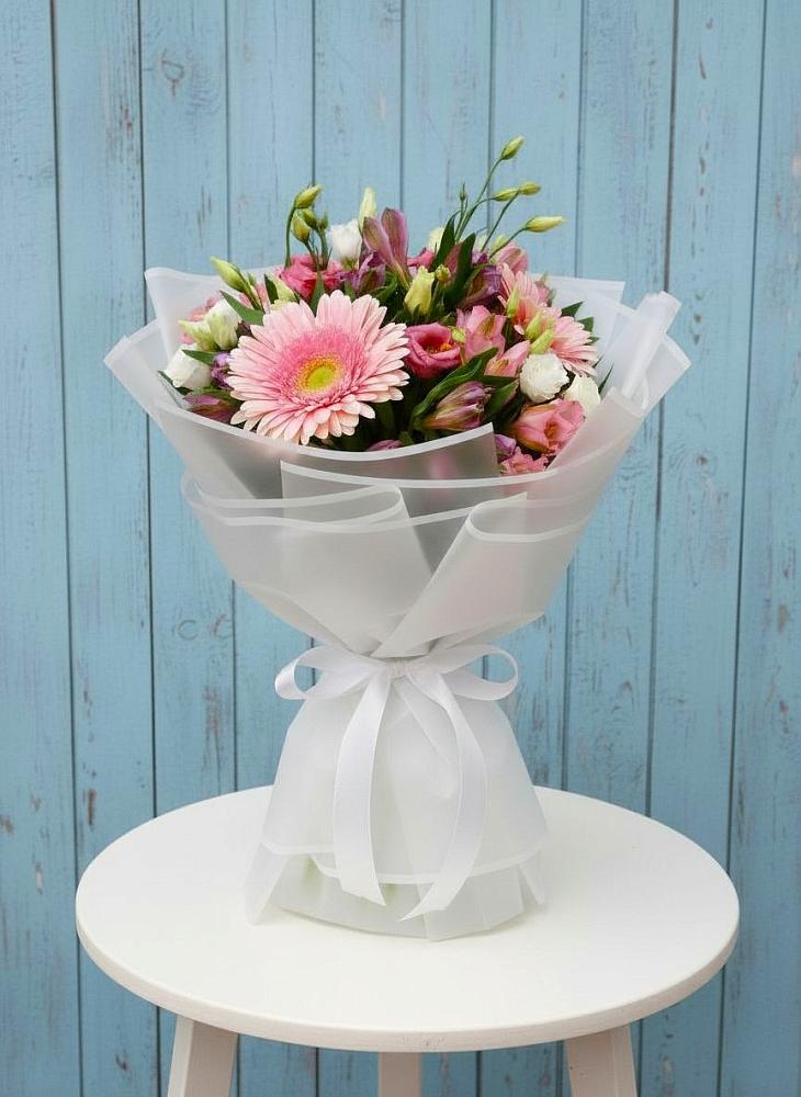 Букет цветов из: Герберы, Альстромерии и Лизиантусы в Юхнове