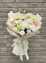 Букет цветов из:  Гвоздики, Розы, Лизиантусы и Хризантемы в Юхнове