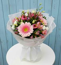 Букет цветов из:  Герберы, Альстромерии и Лизиантусы в Юхнове