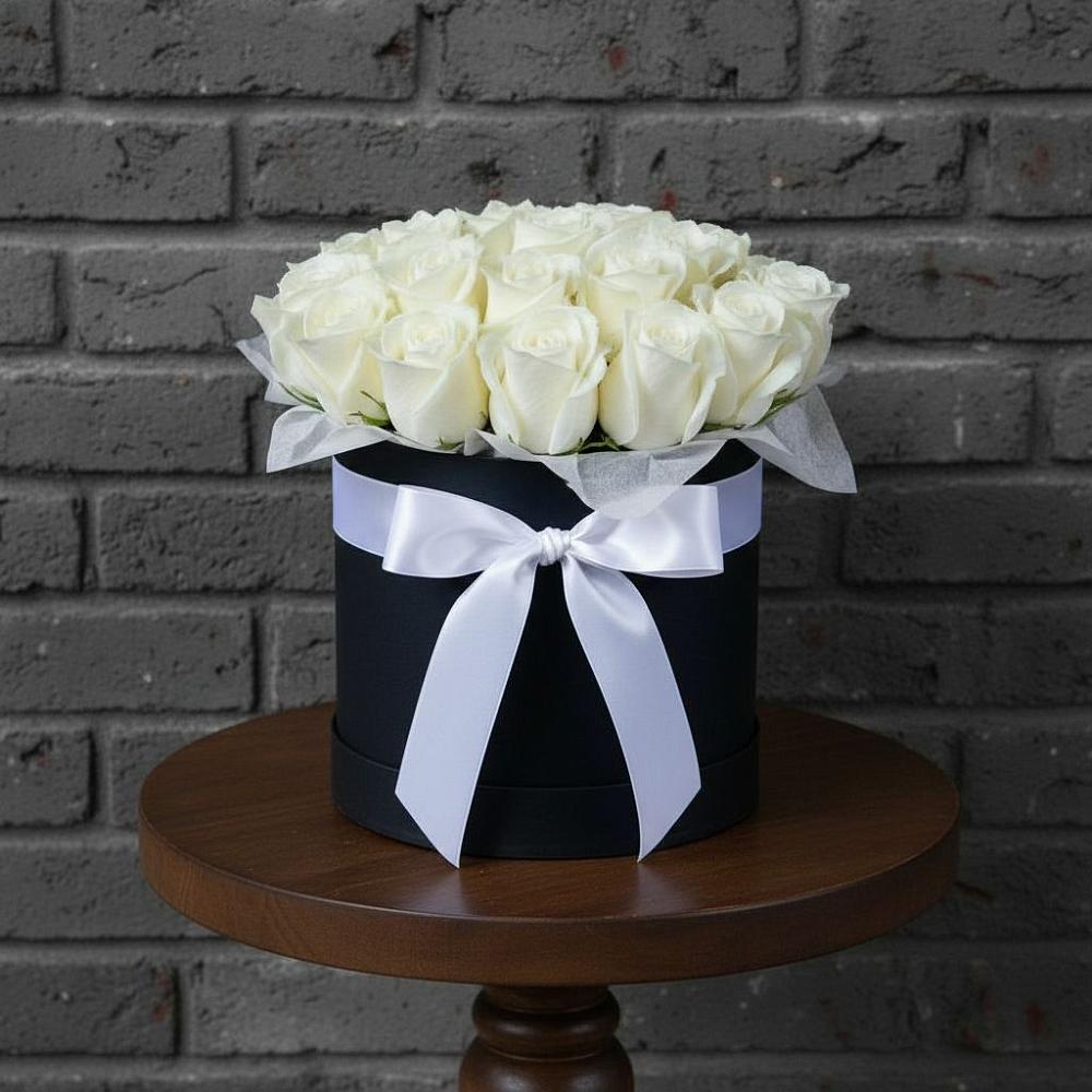 Цветочная композиция из Розы в шляпной коробке в Юхнове