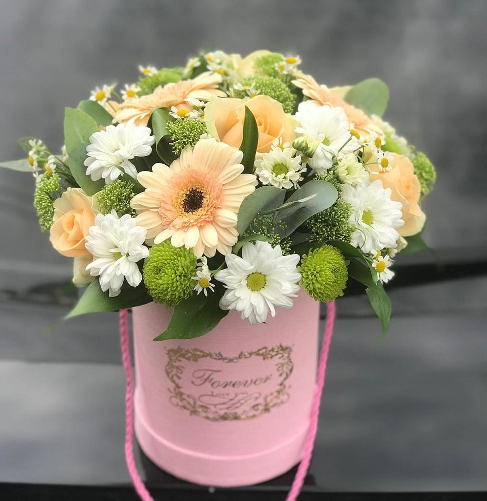 Цветочная композиция из Розы, Герберы и Хризантемы в шляпной коробке в Юхнове