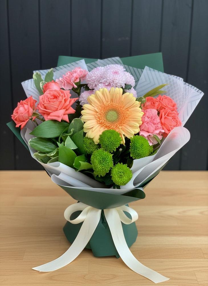 Букет цветов из: Гвоздики, Розы, Герберы и Хризантемы в Юхнове