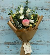 Букет цветов из:  Розы и Лизиантусы в Юхнове