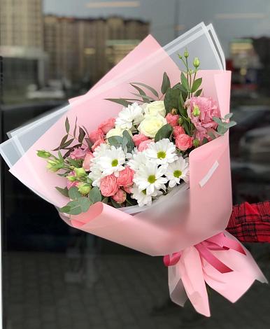 Букет цветов из: Розы, Лизиантусы и Хризантемы в Юхнове