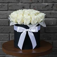 Цветочная композиция из Розы в шляпной коробке в Юхнове