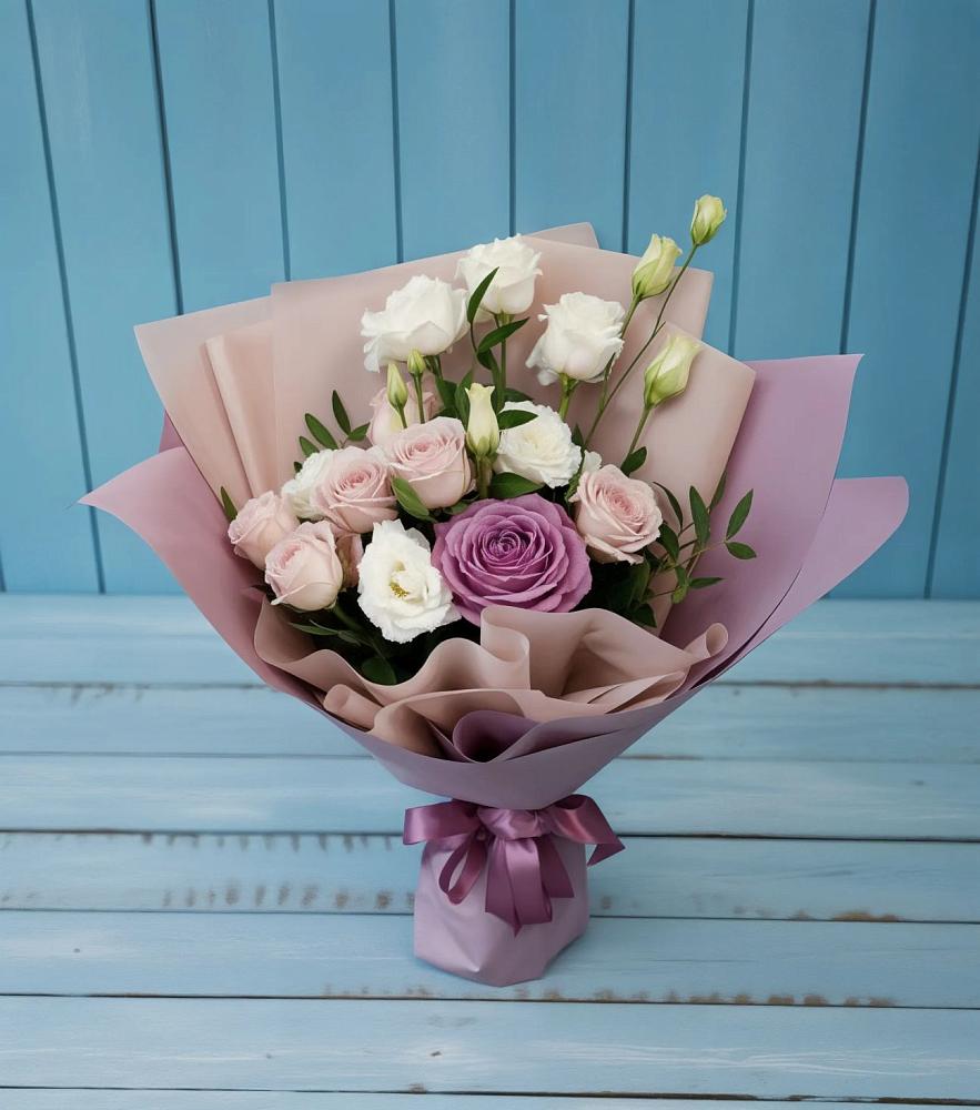 Букет цветов из: Розы и Лизиантусы в Юхнове